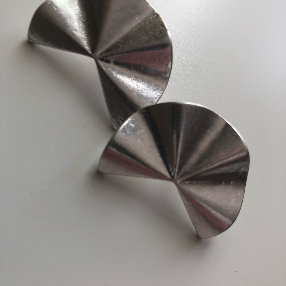 Solid Metal Geometric Earrings - Picture 5 of 6